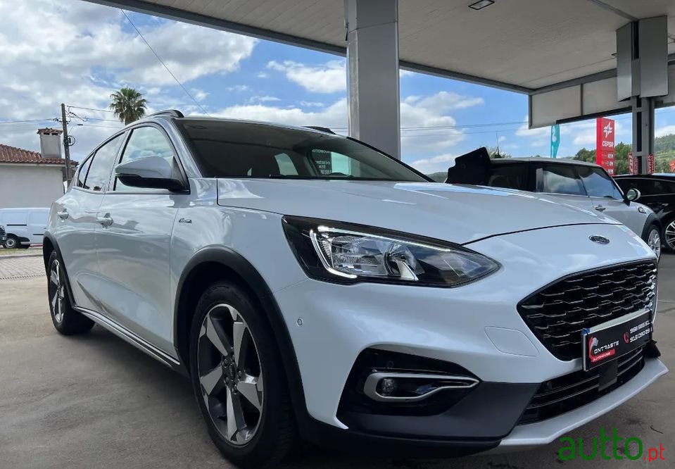 2020' Ford Focus St--Line photo #3