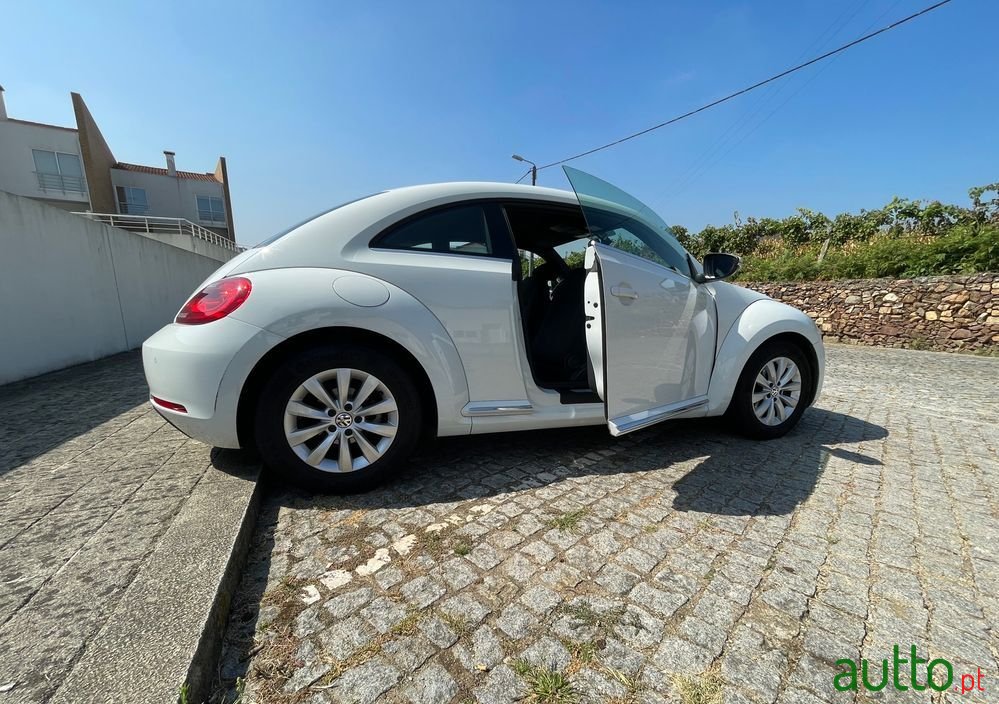 2015' Volkswagen New Beetle photo #3
