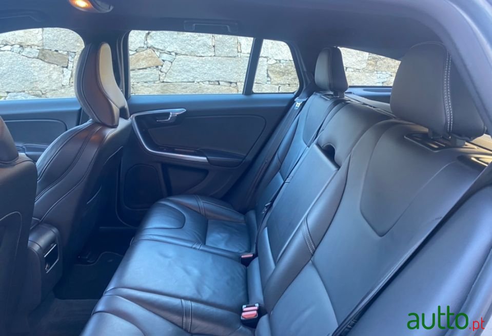 2015' Volvo V60 photo #3