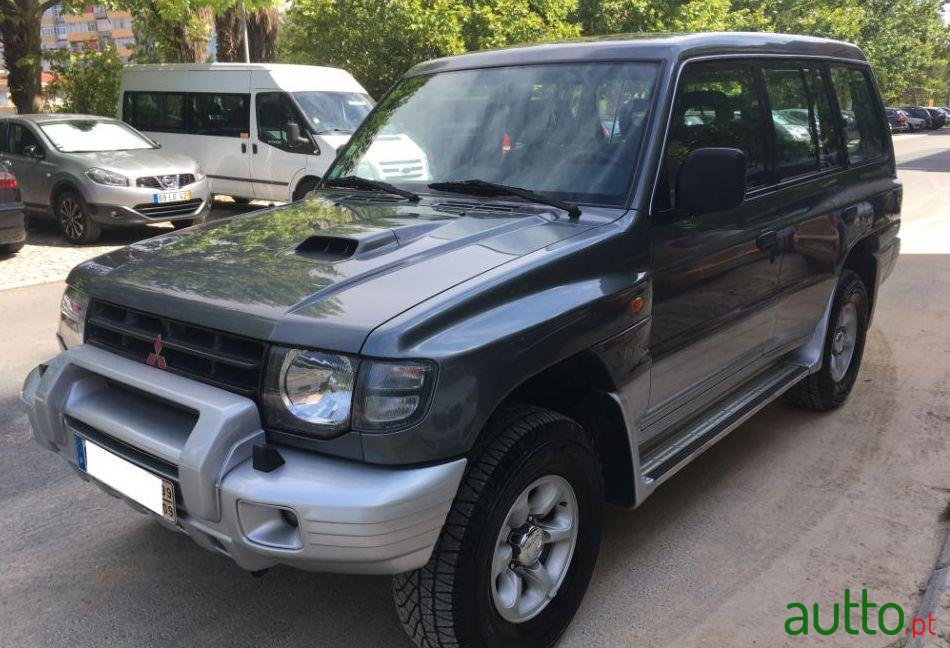 1999' Mitsubishi Pajero photo #2