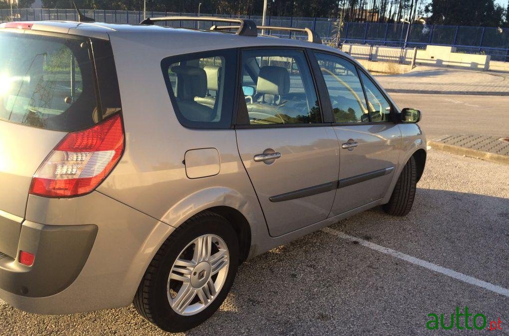 2004' Renault Grand Scenic photo #1