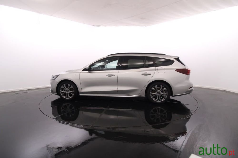 2022' Ford Focus Sw photo #3