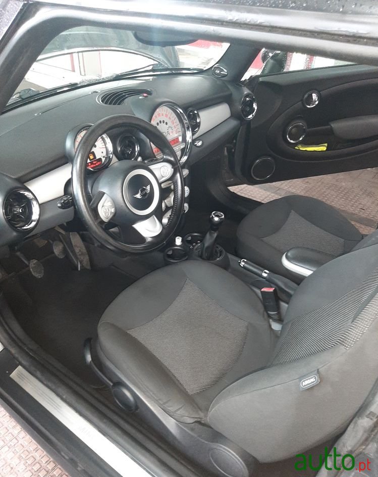 2011' MINI Cooper D photo #1