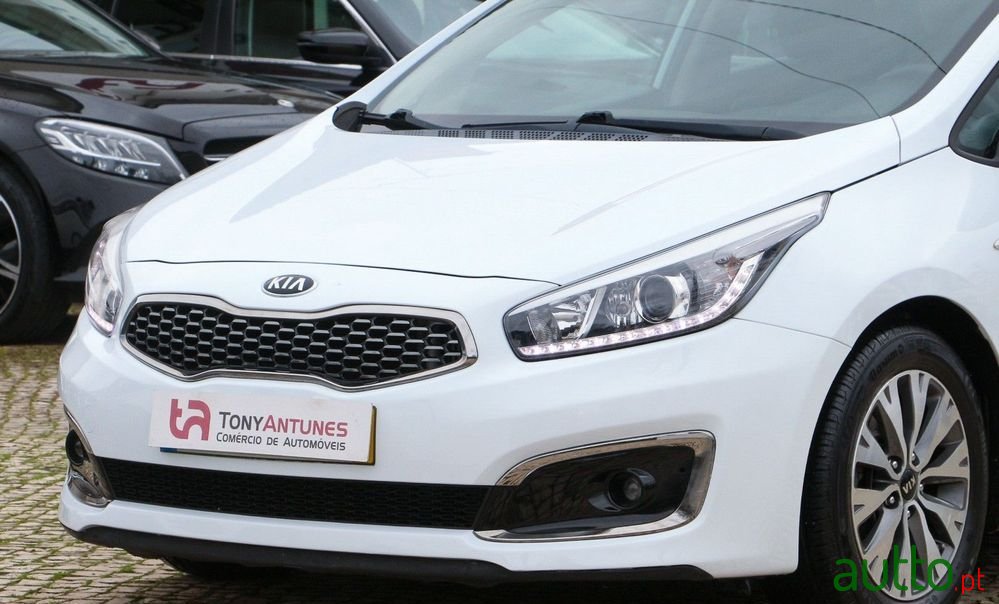 2017' Kia Ceed 1.4 Crdi Nav Line photo #6