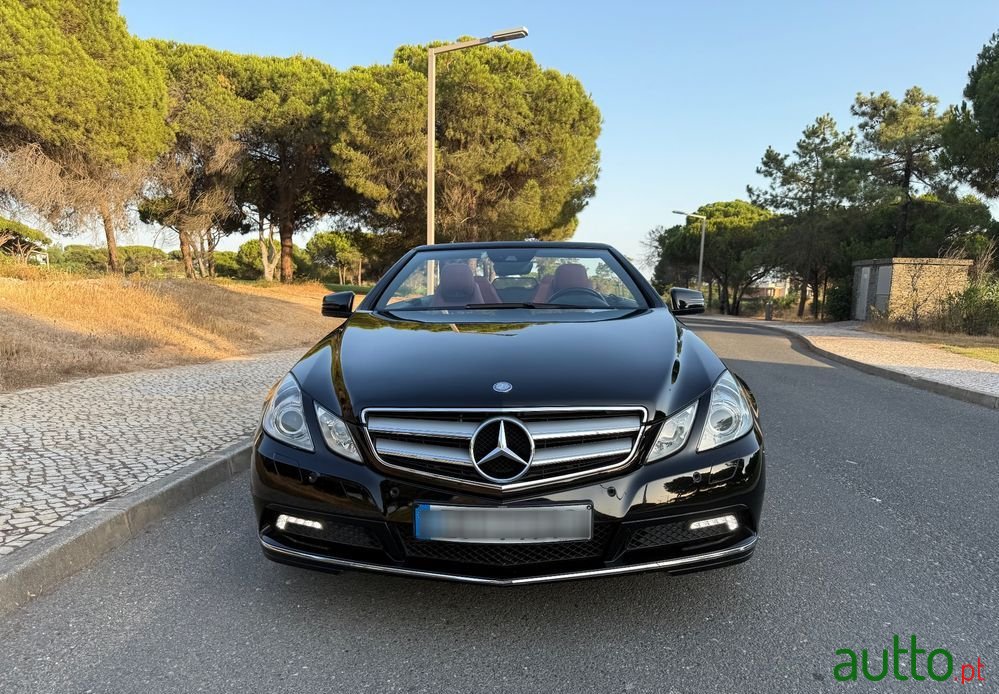 2011' Mercedes-Benz Classe E photo #6