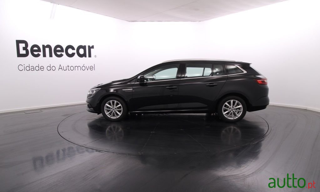 2017' Renault Megane Sport Tourer photo #2