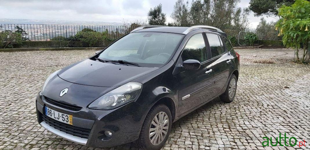 2011' Renault Clio Break photo #1