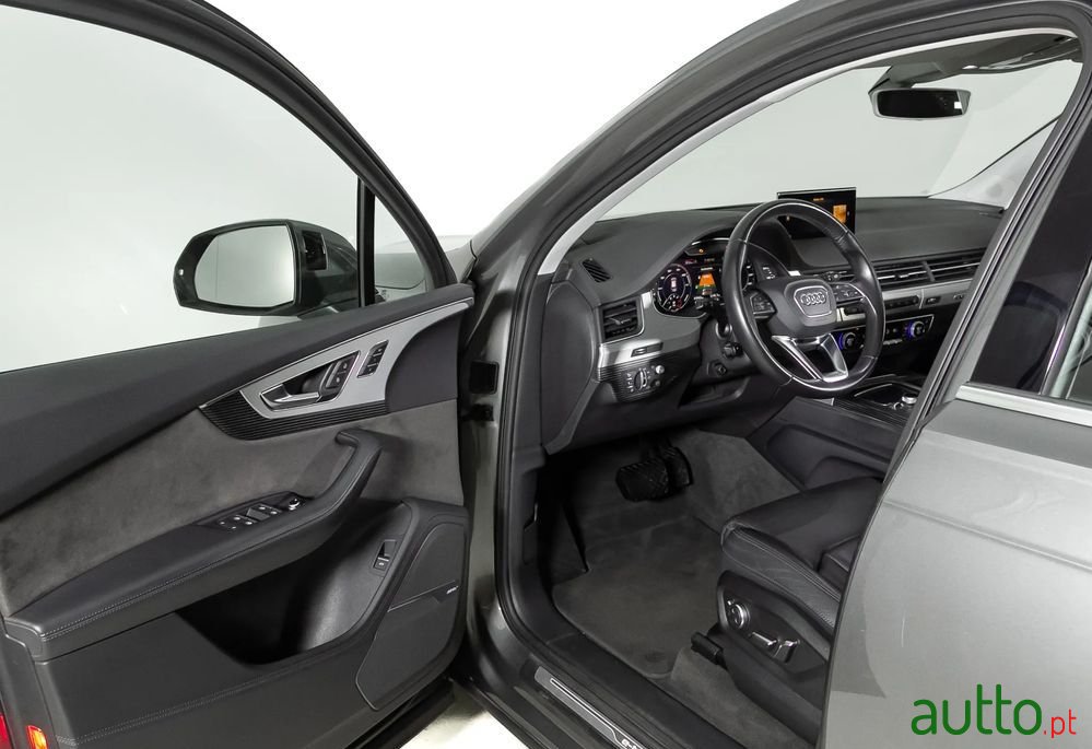 2016' Audi Q7 photo #2