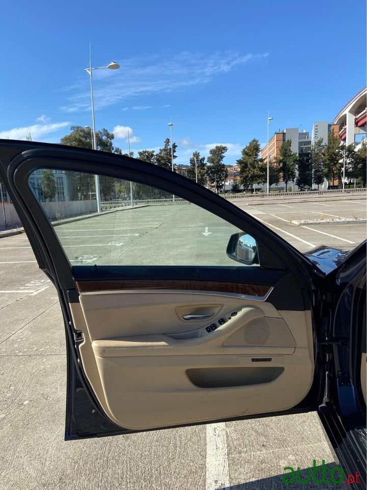 2017' BMW 528 photo #7