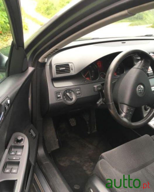 2007' Volkswagen Passat Variant photo #3