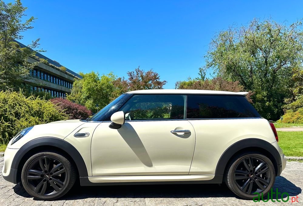 2019' MINI Cooper D photo #5