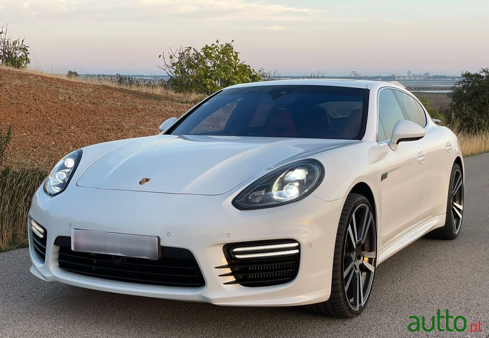 2015' Porsche Panamera Turbo S photo #2