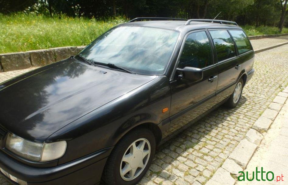 1994' Volkswagen Passat Variant photo #1