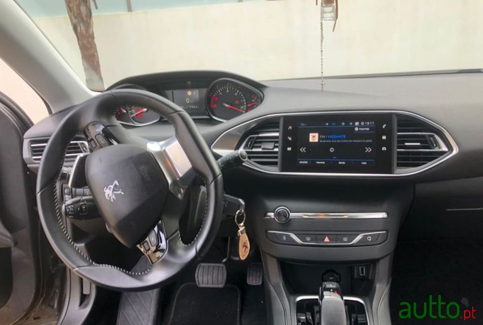 2018' Peugeot 308 photo #2