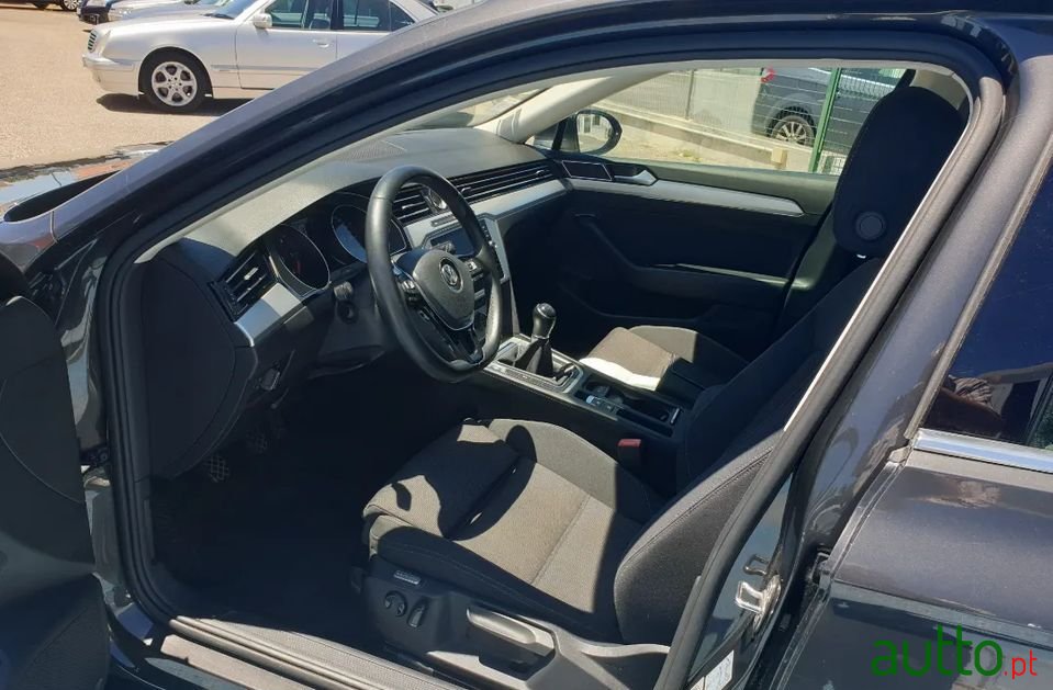 2018' Volkswagen Passat photo #4