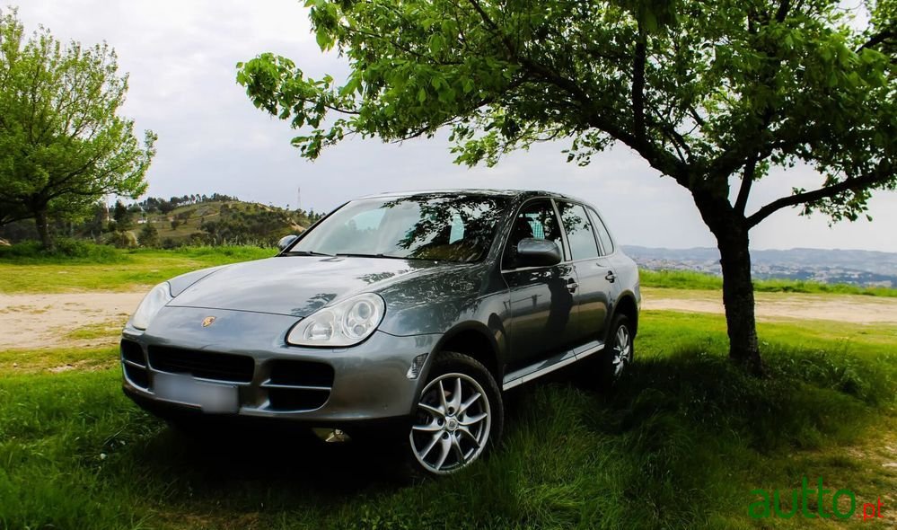 2004' Porsche Cayenne Tiptronic photo #2