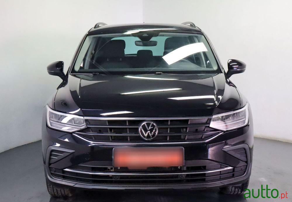 2023' Volkswagen Tiguan photo #3