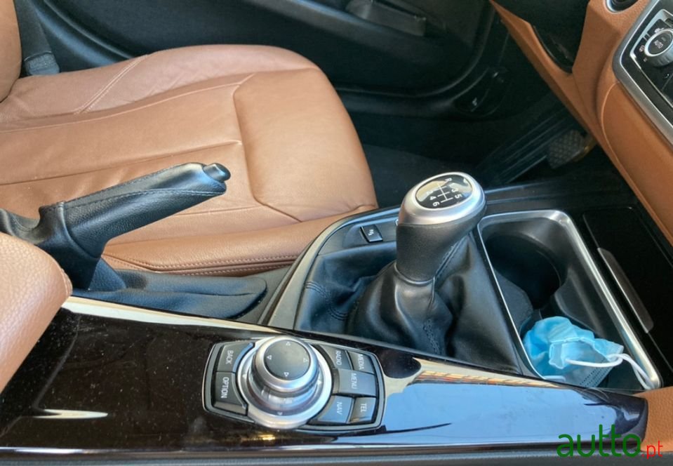 2013' BMW 320 photo #5