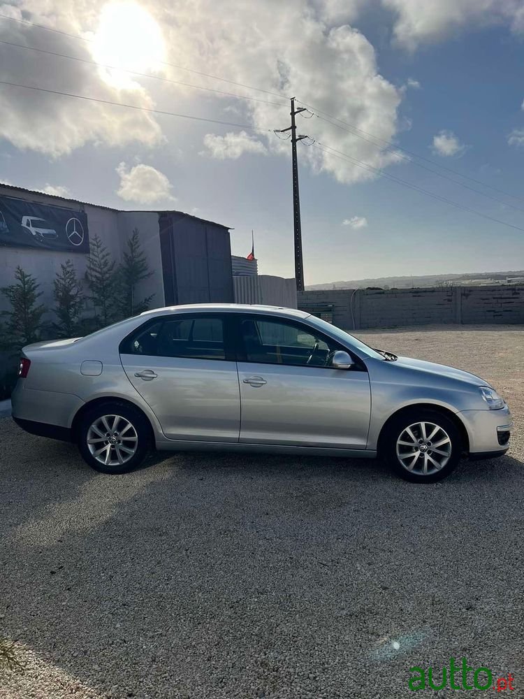 2010' Volkswagen Jetta photo #5