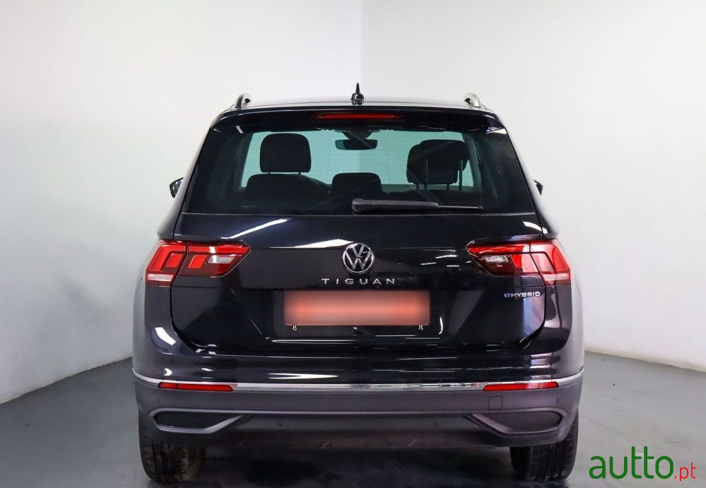 2023' Volkswagen Tiguan photo #4