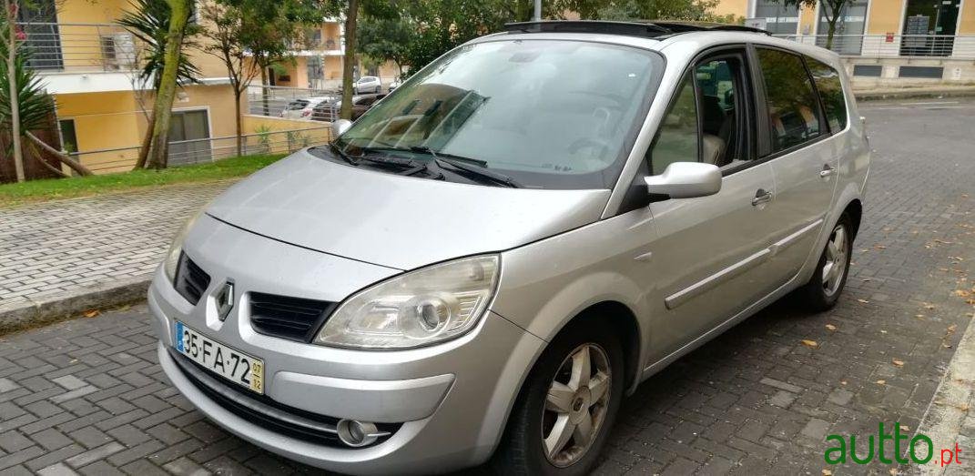 2007' Renault Grand Scenic photo #1