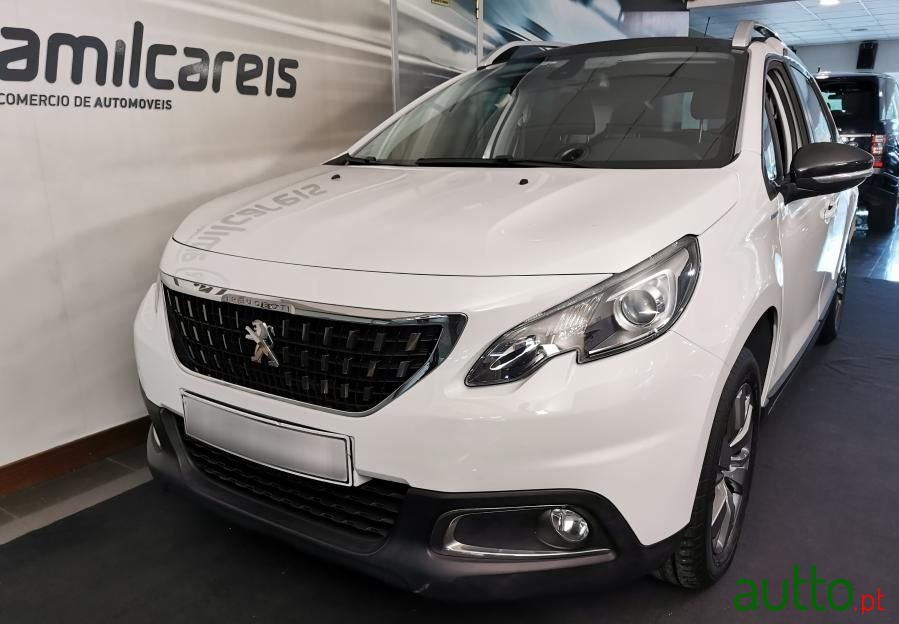 2019' Peugeot 2008 1.2 Puretech Allure photo #2