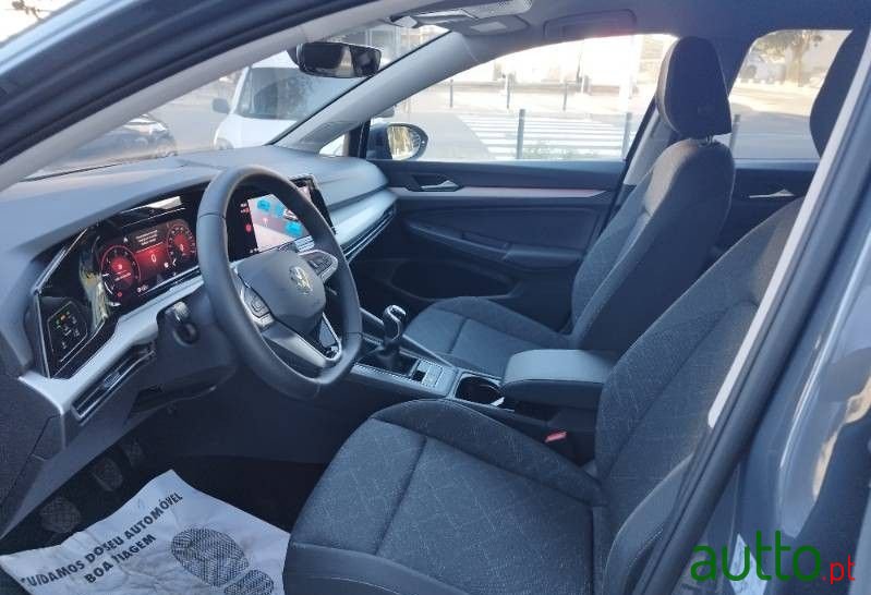 2024' Volkswagen Golf Variant photo #3