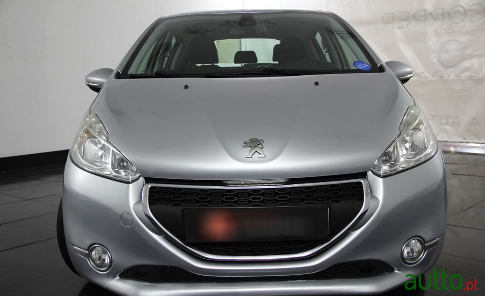 2014' Peugeot 208 photo #2