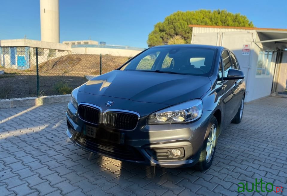 2017' BMW 218 Gran Tourer photo #2