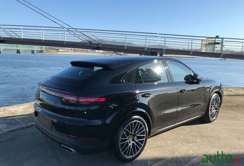 2020' Porsche Cayenne photo #5