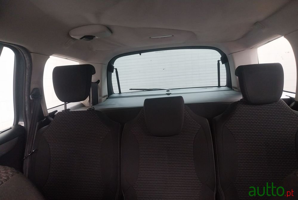 2011' Citroen C4 Grand Picasso photo #5