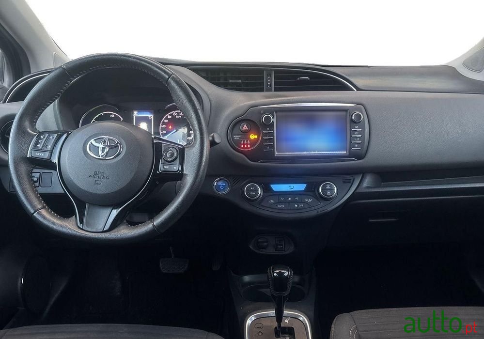2019' Toyota Yaris 1.5 Hsd Comfort photo #2
