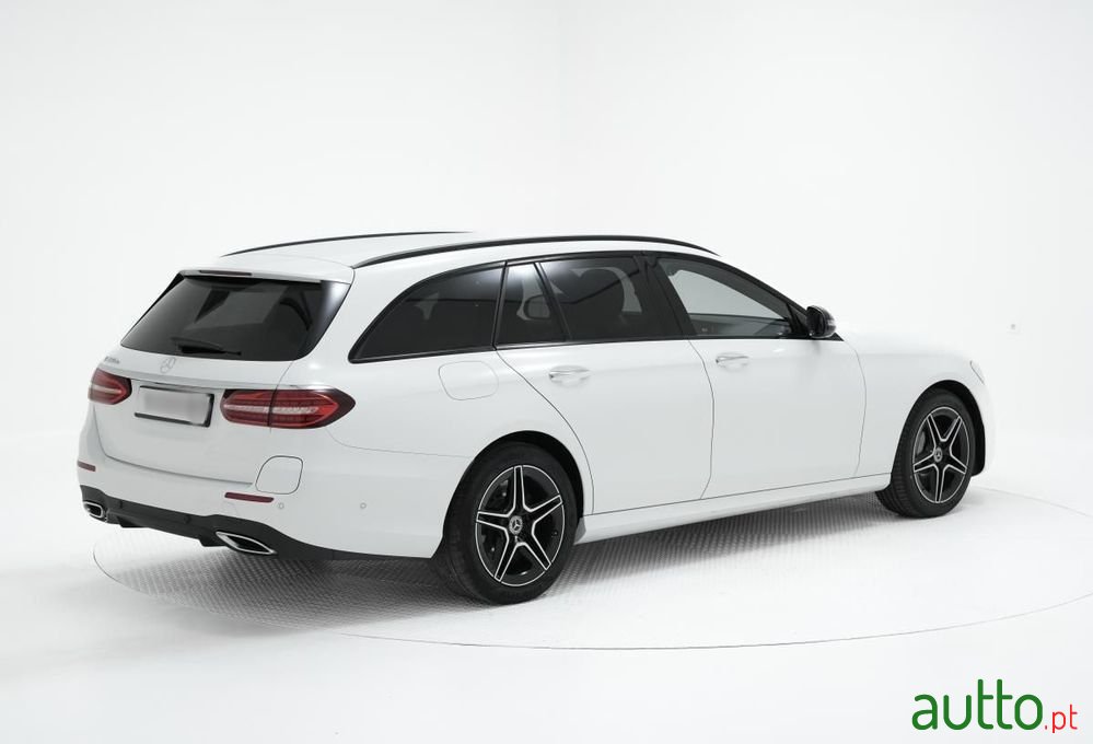 2022' Mercedes-Benz Classe E photo #3