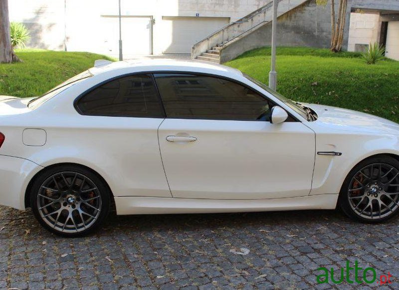 2012' BMW 118 D Coupé photo #1