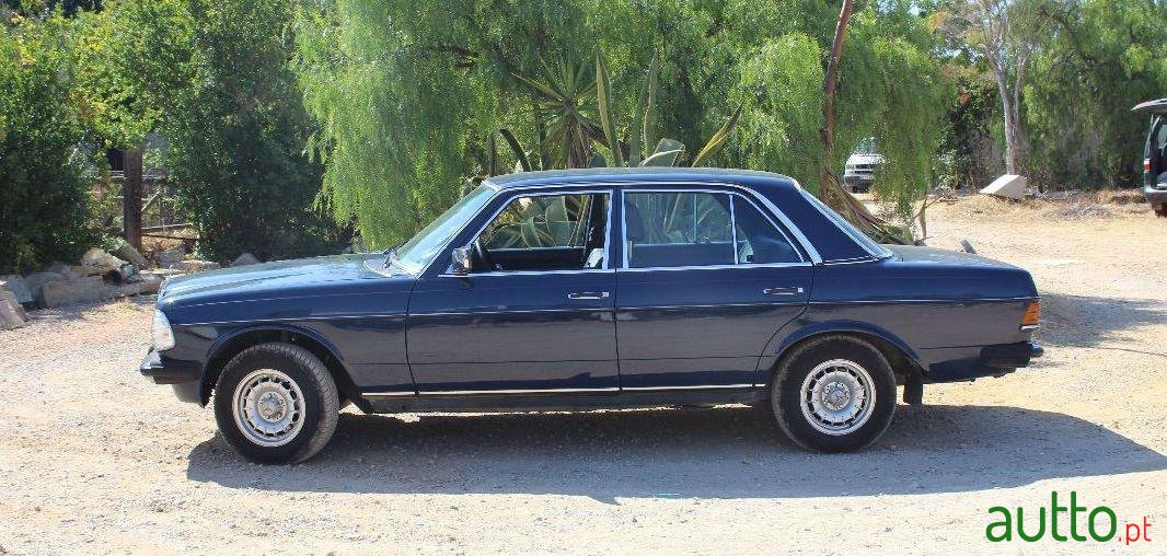 1977' Mercedes-Benz 300 300 D photo #1