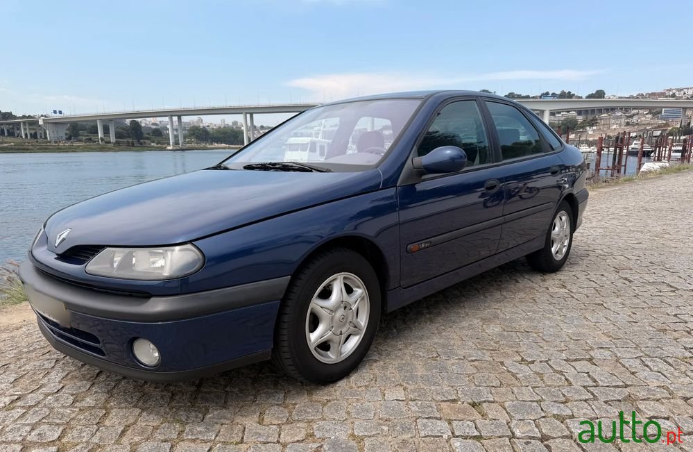 2001' Renault Laguna 1.6 Rxt photo #1