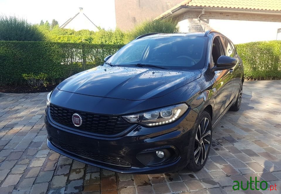 2019' Fiat Tipo Station Wagon photo #2