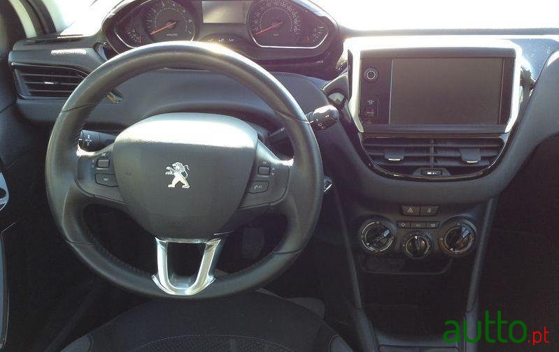 2014' Peugeot 208 82Cv photo #4