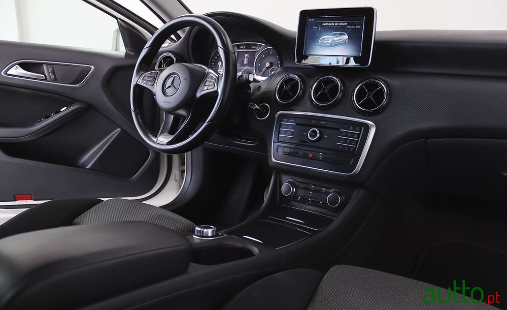 2016' Mercedes-Benz Classe A photo #6