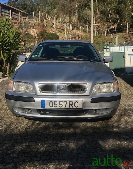 2001' Volvo S40 photo #1