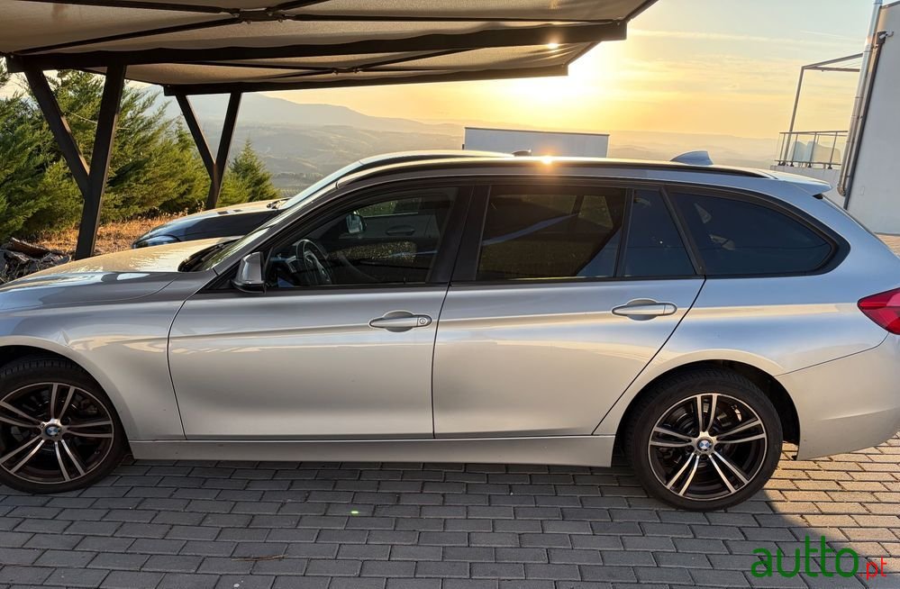 2017' BMW Série 3 D Aut. Sport Line photo #1
