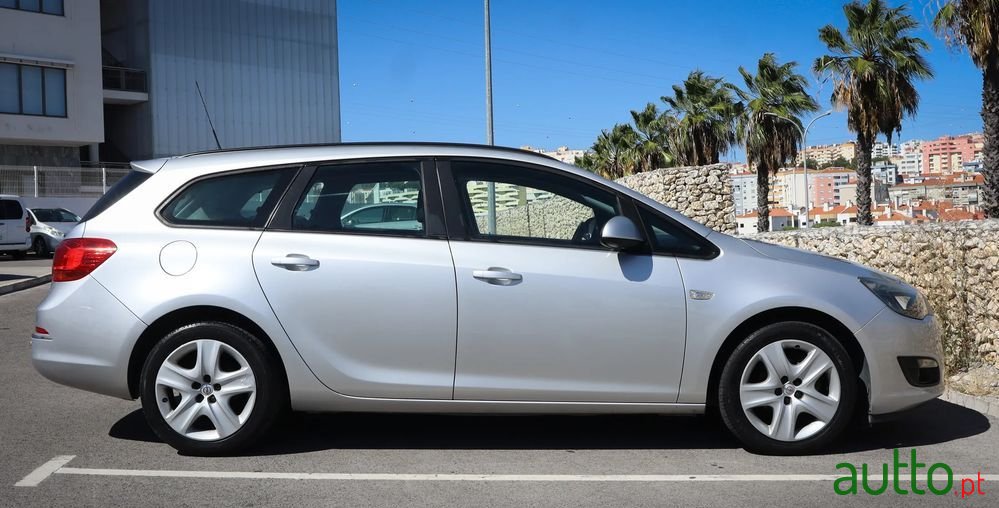 2014' Opel Astra Sports Tourer photo #4