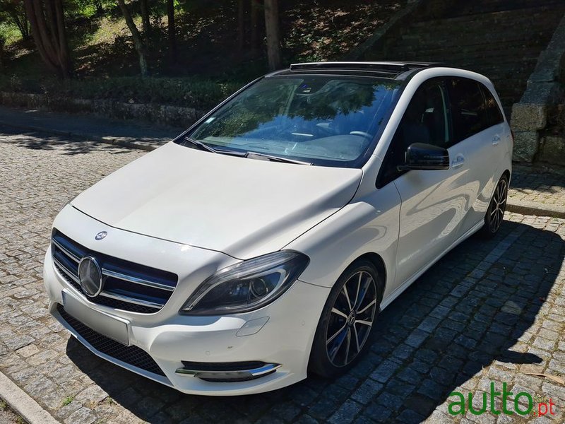 2013' Mercedes-Benz B 200 photo #2