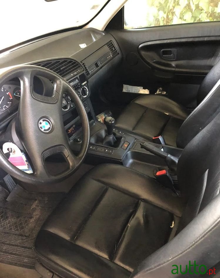 1993' BMW Série 3 I Touring photo #5