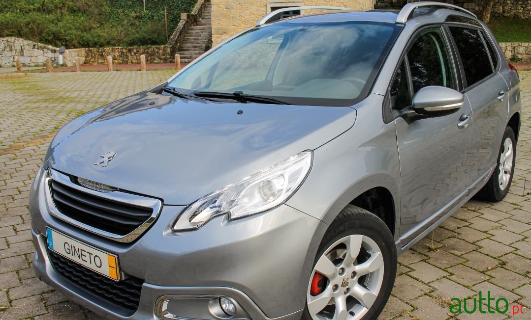 2013' Peugeot 2008 photo #2