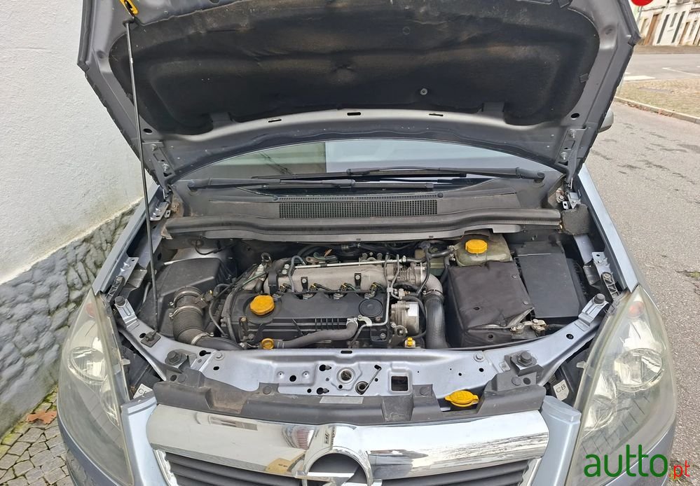2005' Opel Zafira photo #2