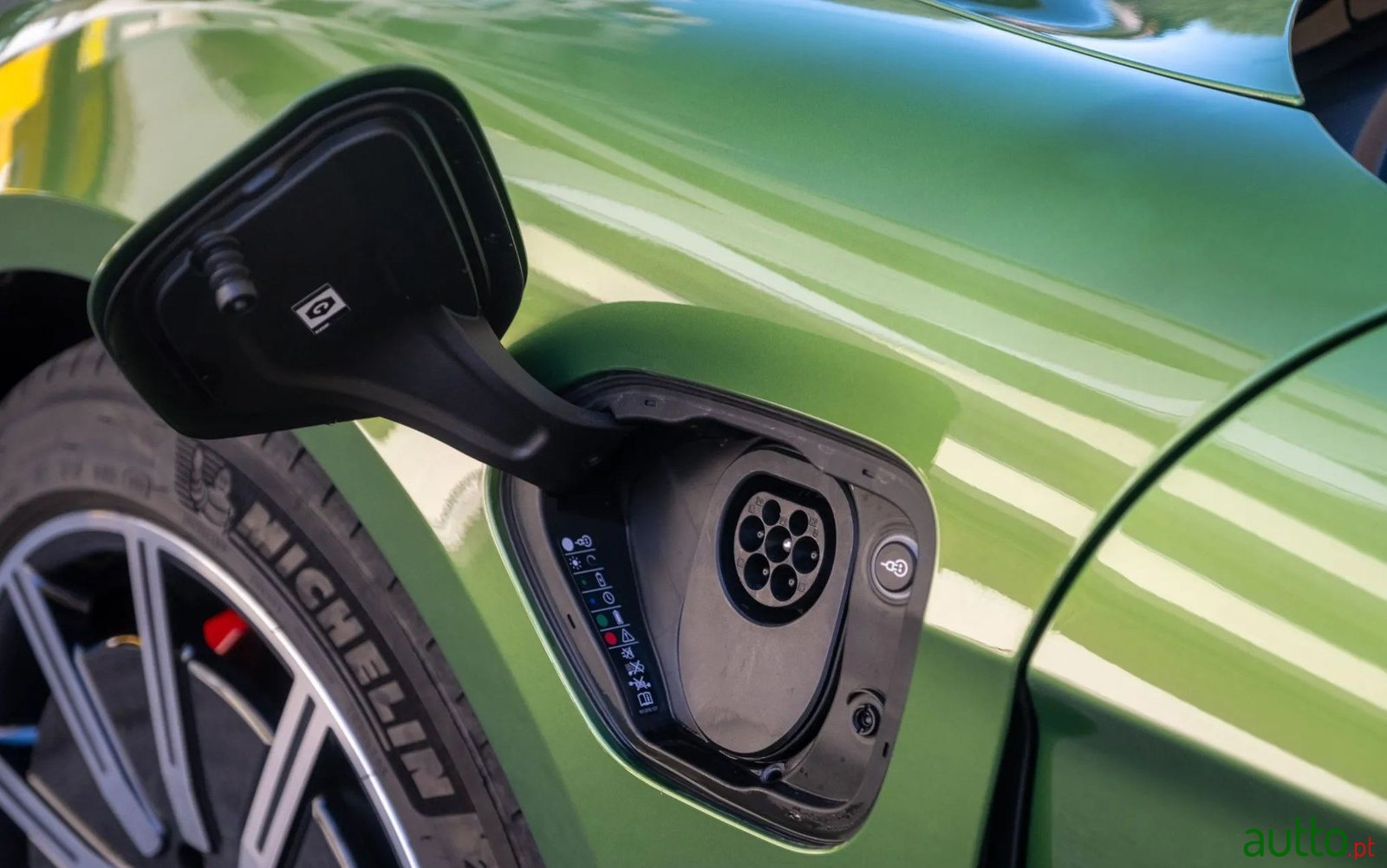 2022' Porsche Taycan 4s photo #6