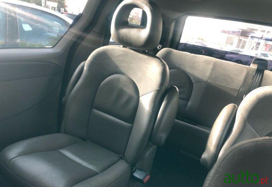 2007' Chrysler Voyager 2.8 Crd photo #2