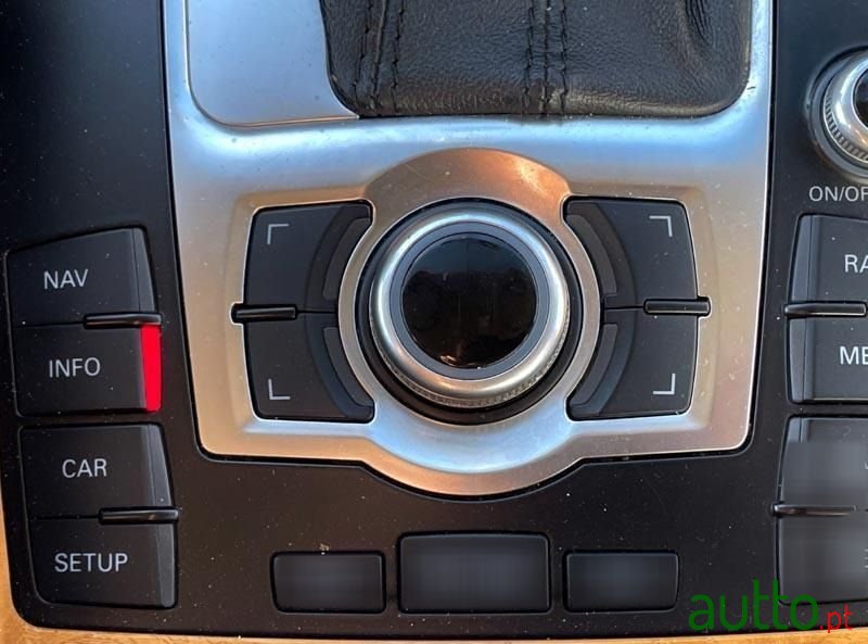 2011' Audi Q7 photo #3