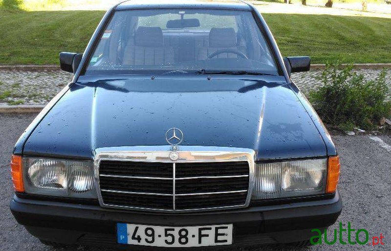 1989' Mercedes-Benz 190 Diesel 5 Vel photo #3